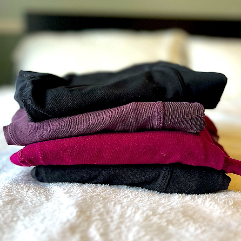 4 Medium FOUR leggings: 2 Mondetta, 1 Danskin, 1 Old Navy